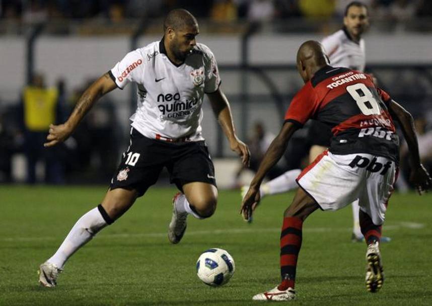 L&#39;Imperatore al Corinthians nel 2011-2012: tante promesse, un solo gol. Ap